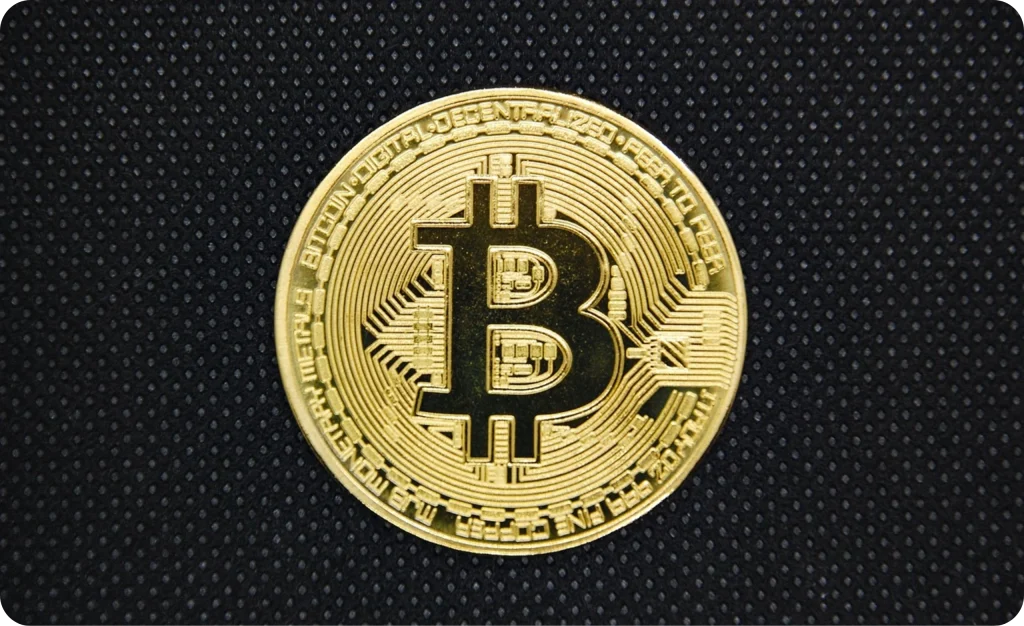 Bitcoin symbolisant l’offre crypto CGPM+ : épargne digitalisée, fiscalité avantageuse et fort potentiel de rendement dès 1€. pour les gendarme